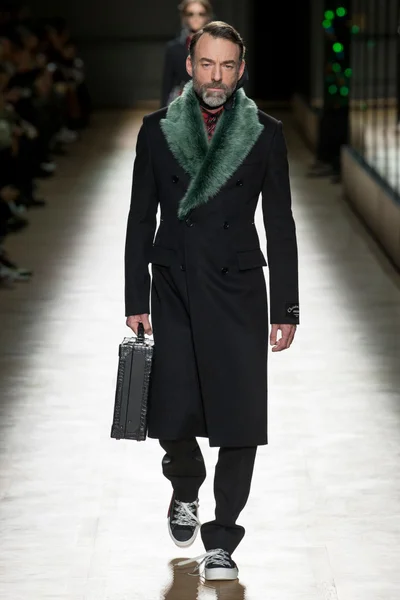 Look 14